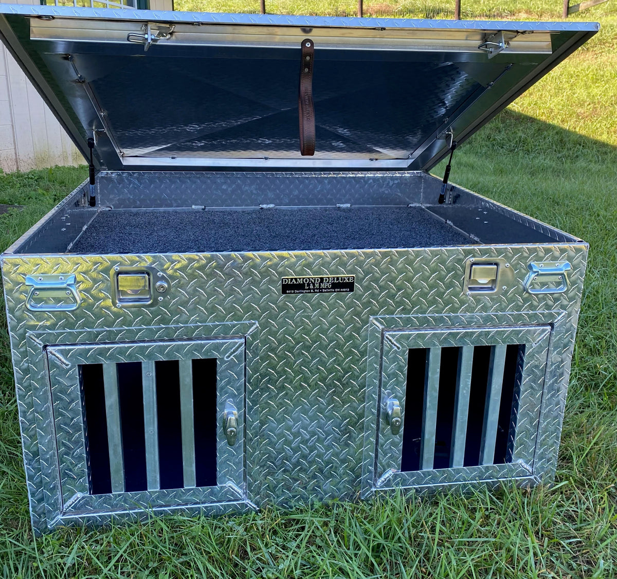 Used diamond deluxe dog box store for sale